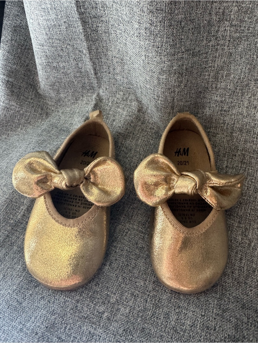 Girls Metallic Gold Bow Ballet Flats